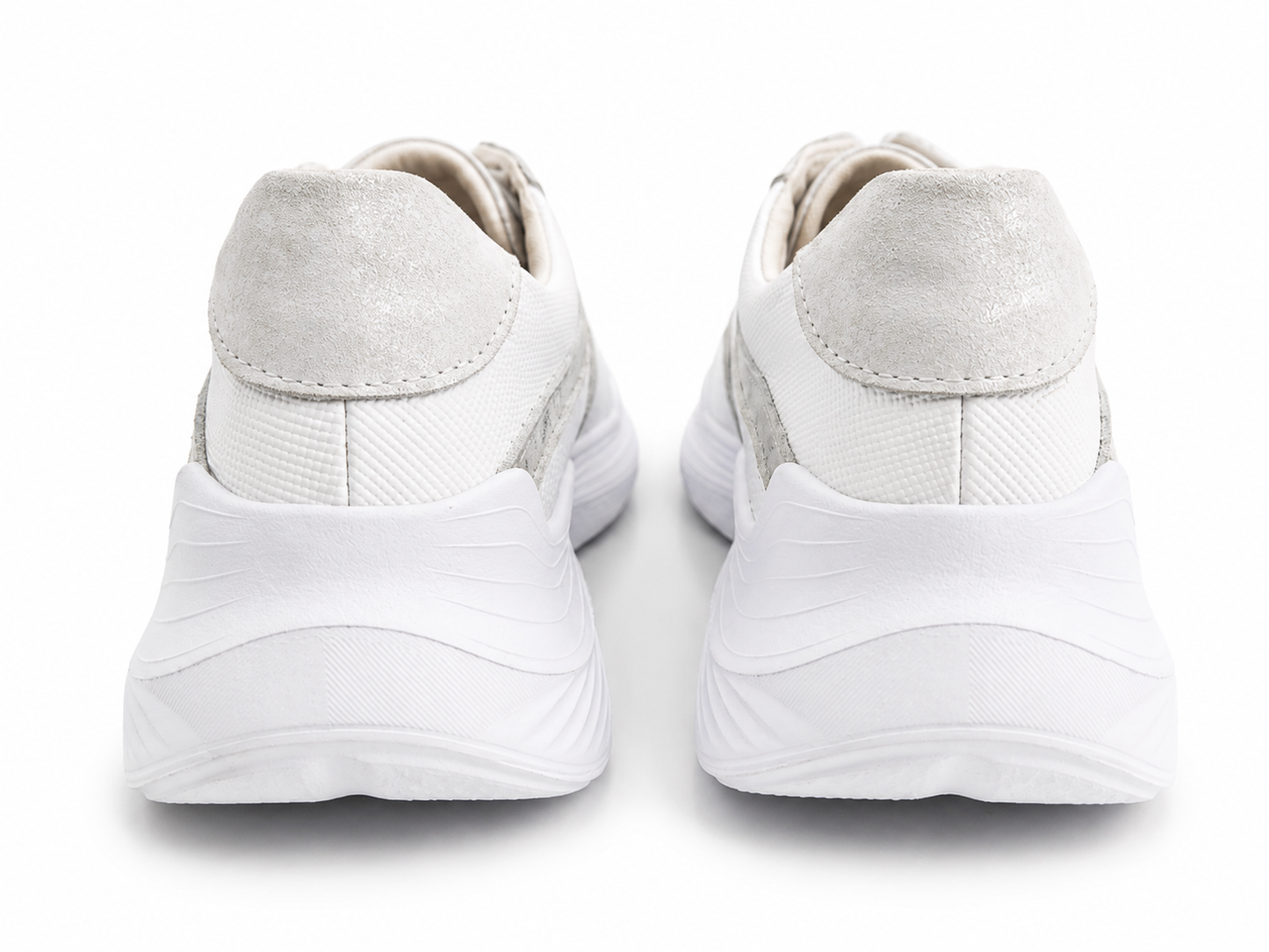 Tenis Génesis blanco y plata en cuero
