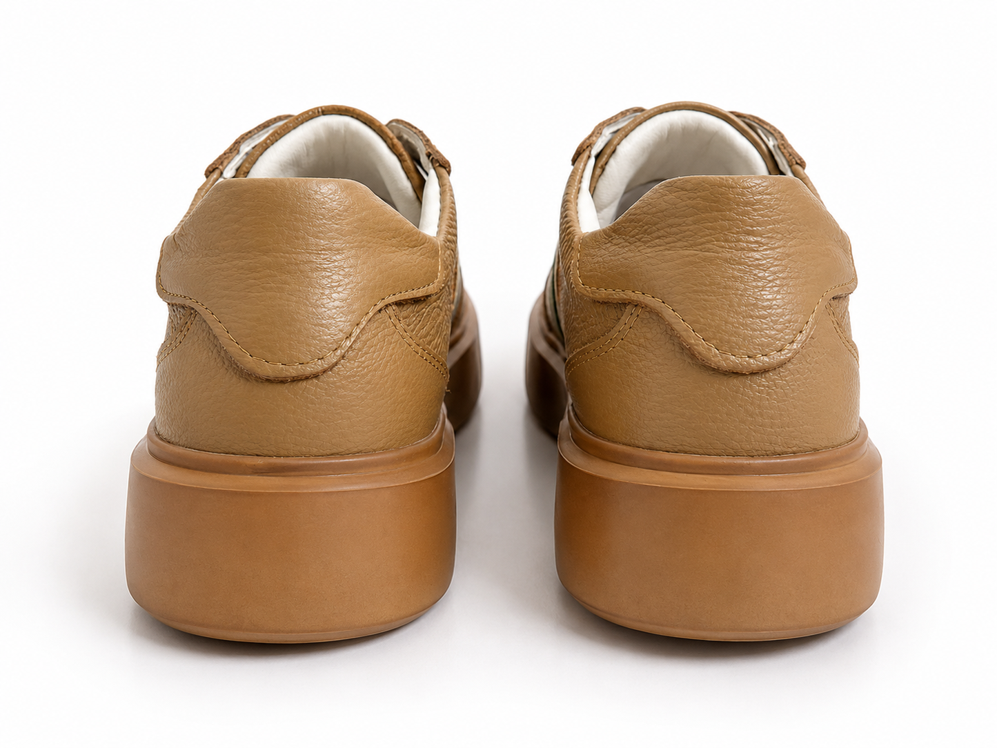 Tenis Oasis taupe en cuero