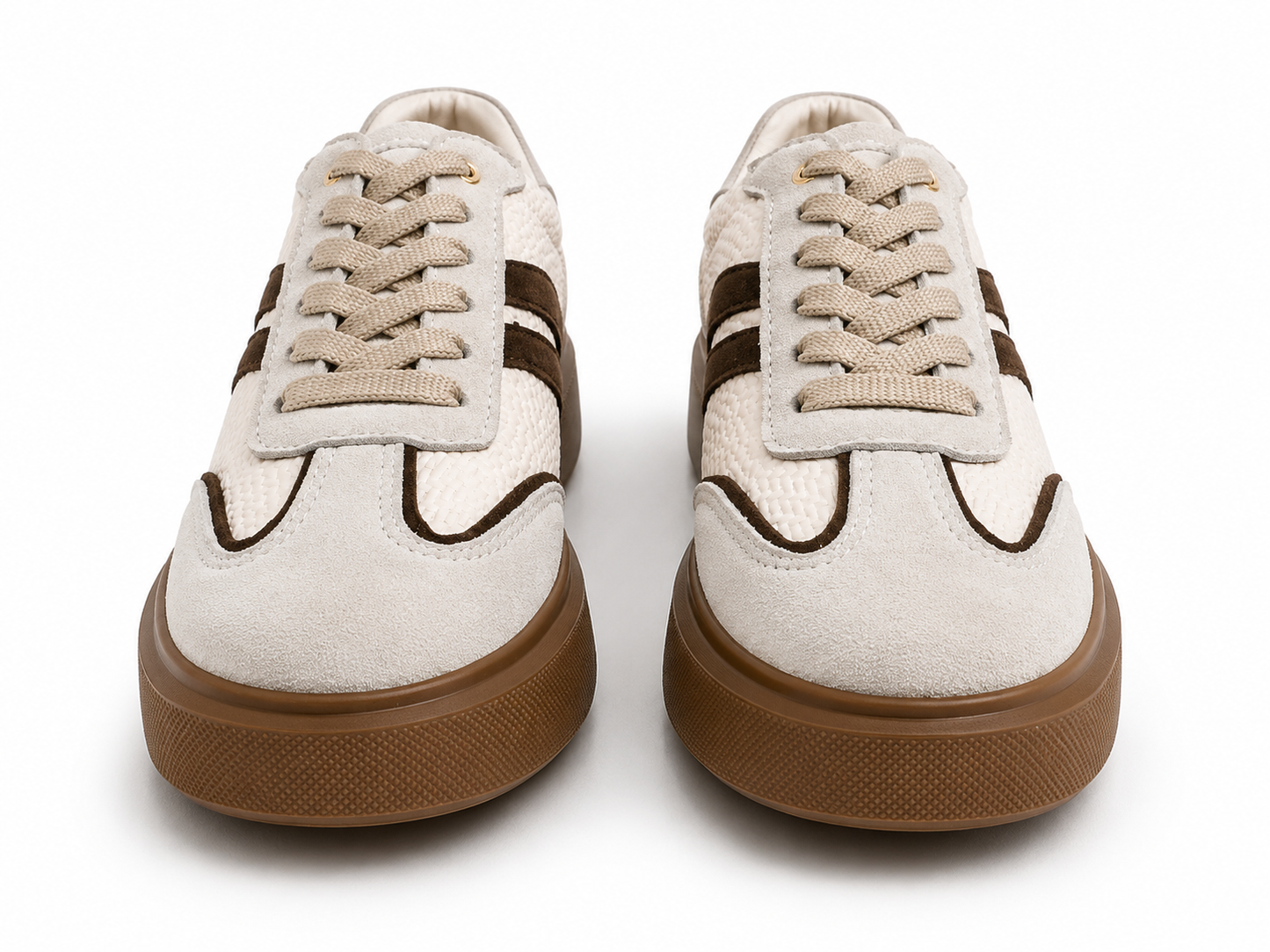 Tenis Oasis en carnaza gris y cafe y cuero en arena