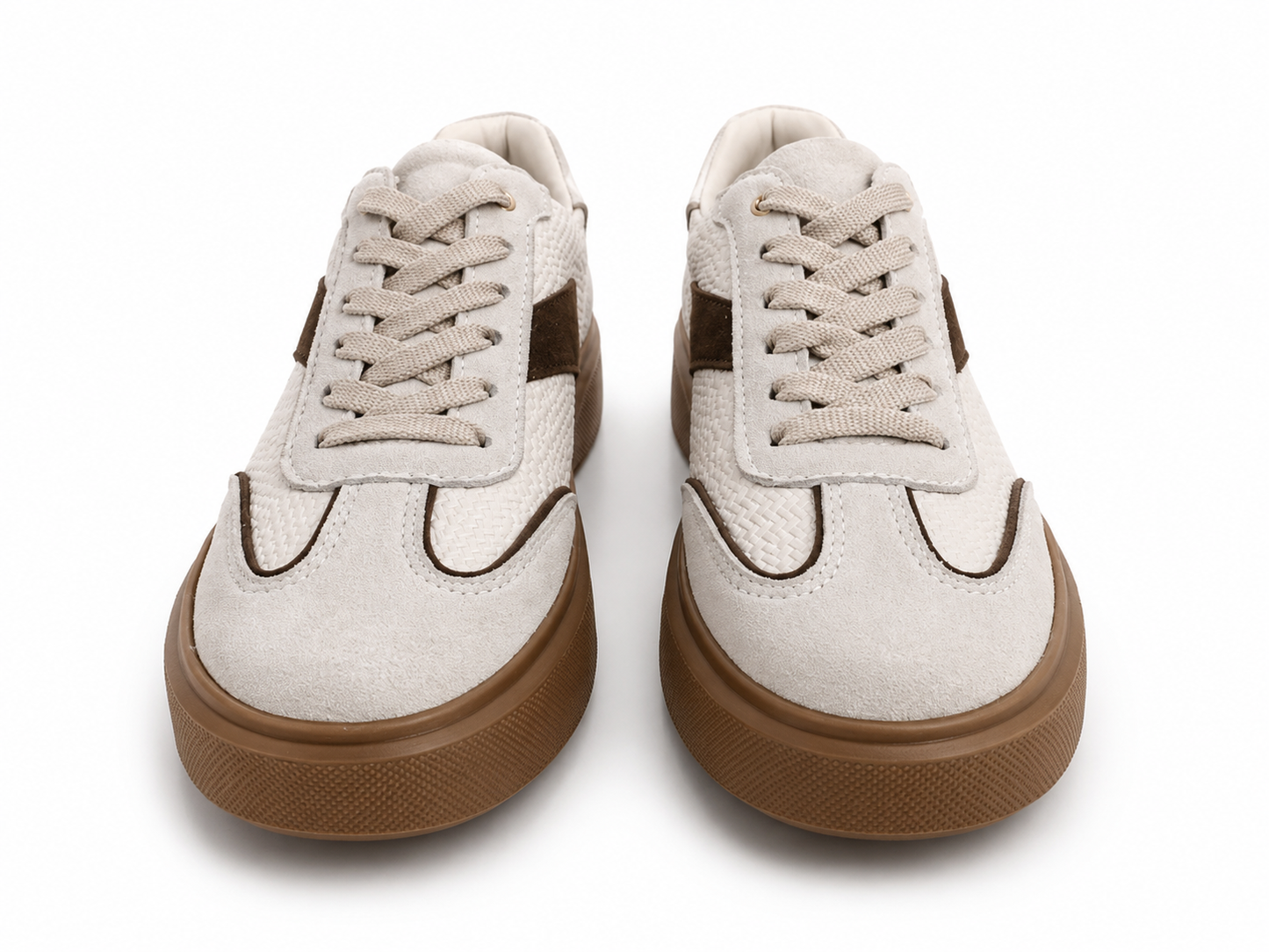 Tenis Oasis en carnaza gris y cafe y cuero en arena