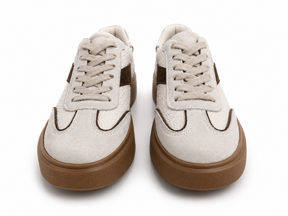 Tenis Oasis en carnaza gris y cafe y cuero en arena
